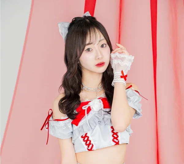 東莉央
